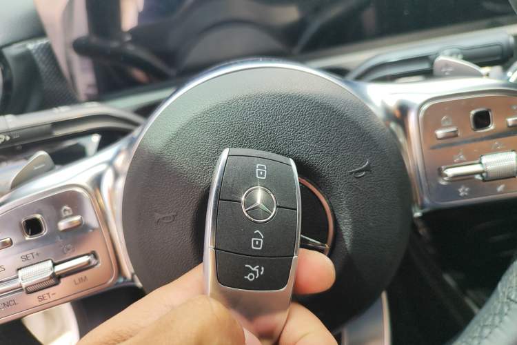 Used Mercedes-Benz A-Class 2022 Revised Version A 200 L Sport Sedan Fashionable Style Vehicle Key