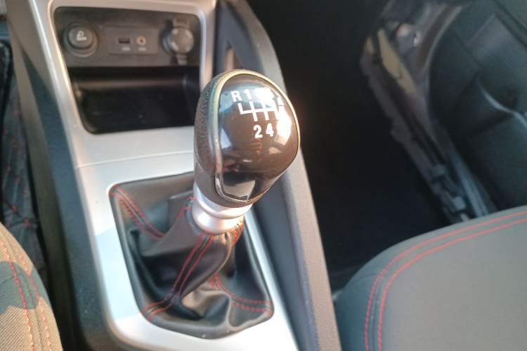 Used JAC Group Refine S3 2016 1.5L Manual Luxury Model Gear Lever