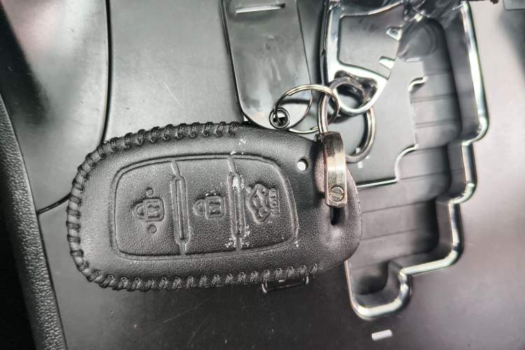 Used Hyundai ix35 2013 2.0L Automatic Two-Wheel Drive Smart GLS China IV Standard Vehicle Key