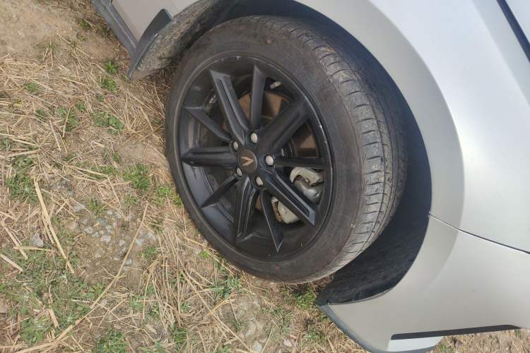 Used CHANGAN UNI-V iDD 2023 Zhidian iDD 1.5T 113km Smart & Fun Version (Rapid Edition) Right Front Wheel Hub