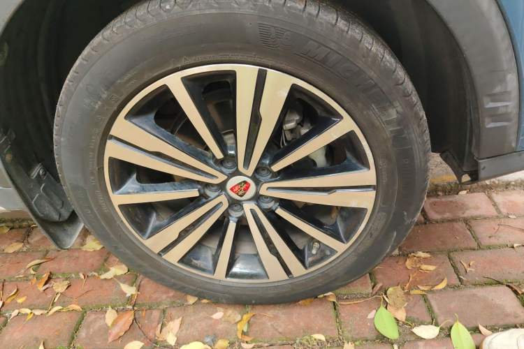 Used Roewe RX5 New Energy 2017 eRX5 50T Hybrid Connected Prestige Flagship Edition Right Front Wheel Hub