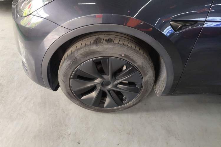 Used Tesla Model Y 2024 Long-Range All-Wheel-Drive Version Left Front Wheel Hub