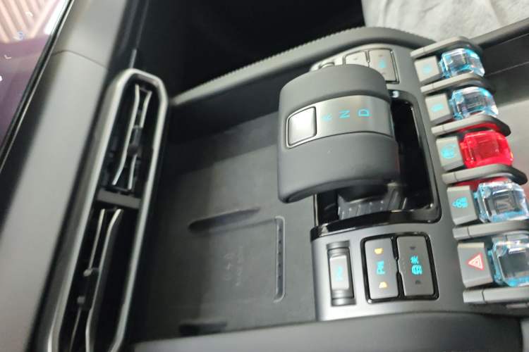 Used Formula Leopard Titanium 3 2025 501 km All-Wheel Drive Intelligent Driving Max Edition
