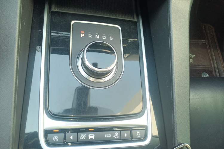 Used Jaguar F-PACE 2016 2.0T Two-Wheel-Drive R-Sport Sport Edition Gear Lever