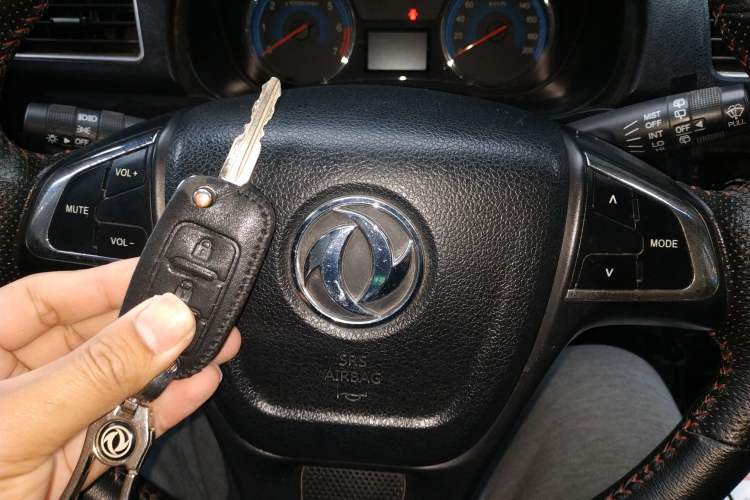 Used Dongfeng Fengon 370 2016 1.5L Manual Luxury 7-Seater
