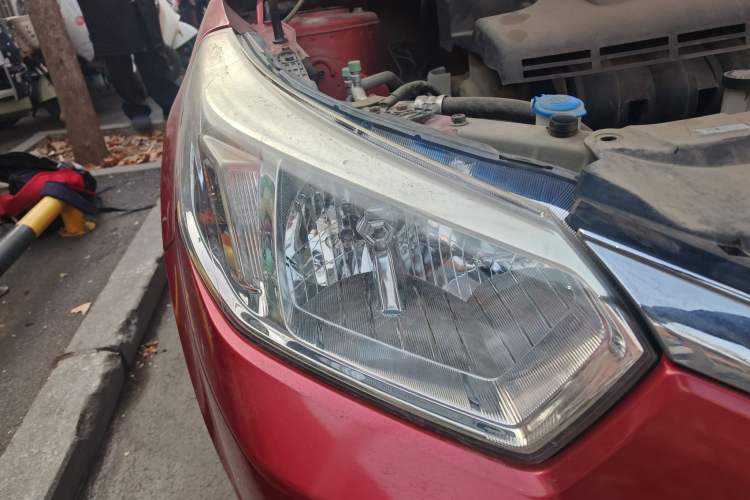 Used Venucia R50 2015 1.6L Manual Fashion Edition
