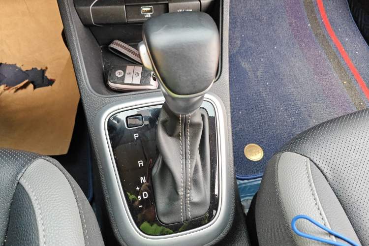 Used Kia kx1 Stonic 2021 1.4L CVT Fun & Sunroof Model