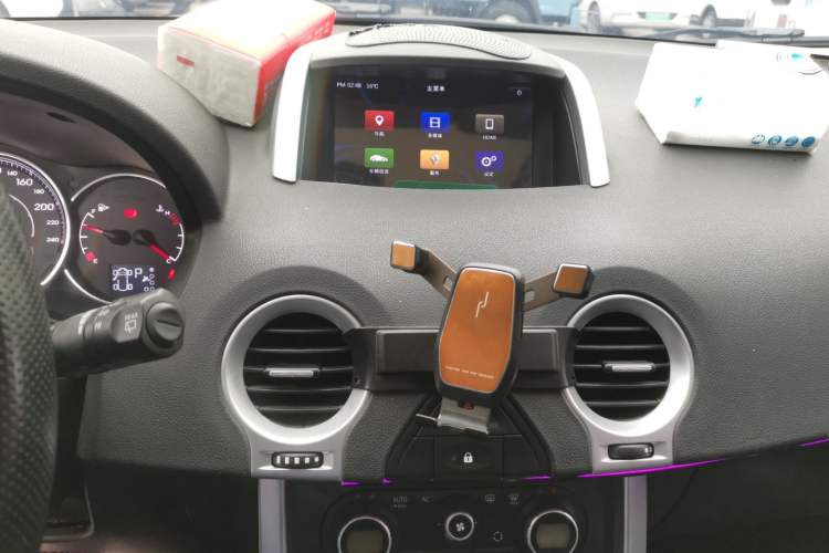 Used Renault Koleos 2014 Revised Version 2.0L Two-Wheel Drive Fashion Edition Audio And AC Panel