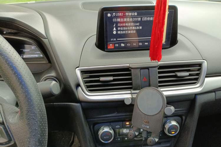 Used Mazda 3 Axela 2017 Sedan 1.5L Automatic Luxury Model China VI Standard Audio And AC Panel