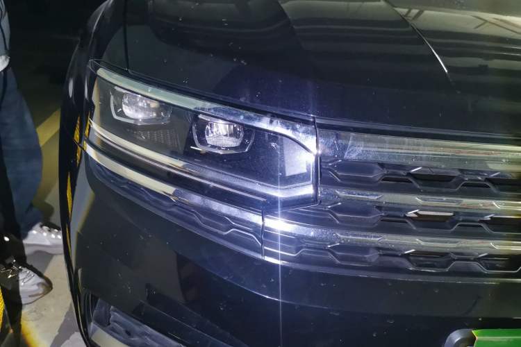 Used Volkswagen Teramont X 2020 Revised Version 380TSI Four-Wheel Drive Prestige Luxury Edition Right Front Headlight