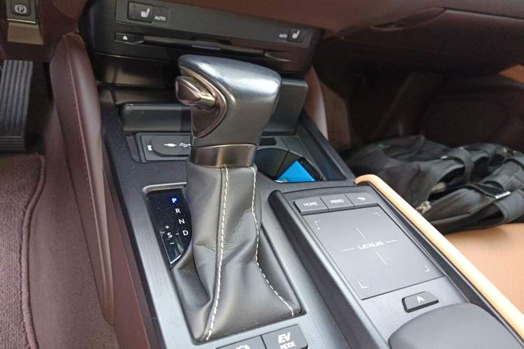 Used Lexus ES 2018 300h Premier Edition China VI Standard