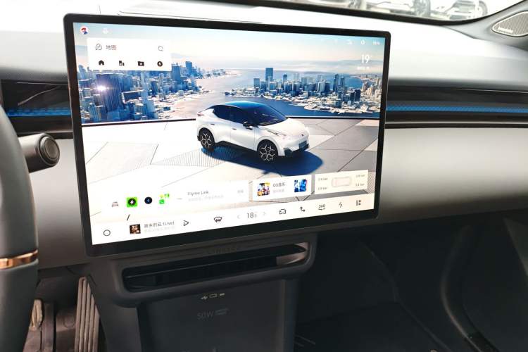 Used Lynk & Co Z20 2025 530 km Range Rear-Wheel Drive Pro Audio And AC Panel