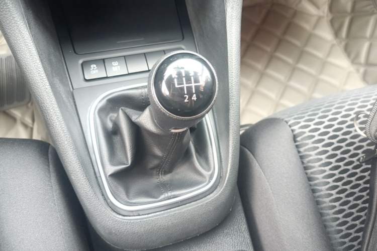 Used Volkswagen Golf 2012 1.6 Manual Fashion Edition Gear Lever