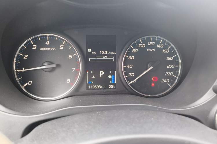 Used Mitsubishi Outlander 2019 2.0L Two-Wheel Drive Comfort Edition 5 Seats China VI Standard Instrument Cluster