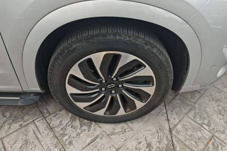 Used Hima AITO M7 2024 1.5T Intelligent Driving 4WD Max Edition 5 Seats Right Front Wheel Hub