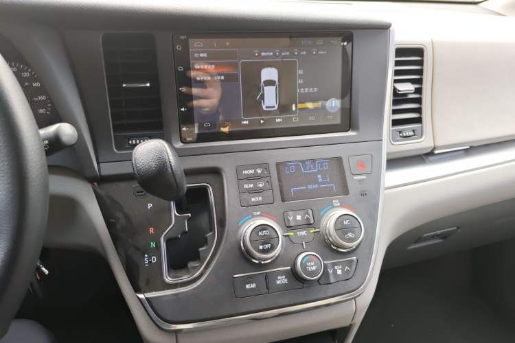 Used Toyota SIENNA  Audio And AC Panel