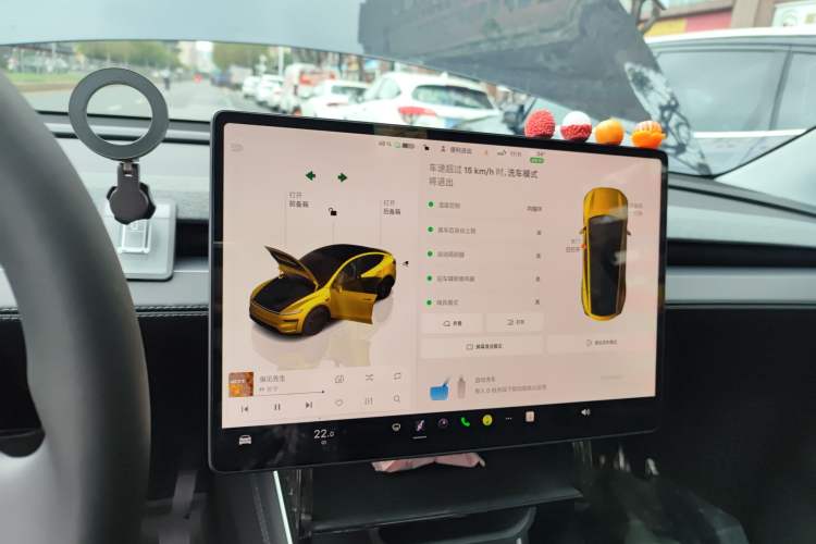 Used Tesla Model Y 2025 Long-Range All-Wheel-Drive Version
