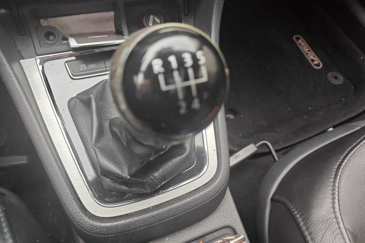 Used Volkswagen Lavida 2013 1.6L Manual Comfort Edition
