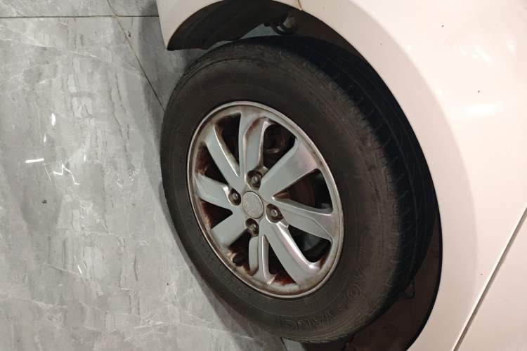 Used Kia K2 2015 Sedan 1.4L Automatic GLS Right Rear Wheel Hub