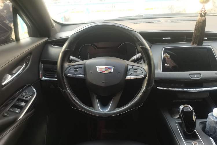 Used Cadillac XT4 2021 28T Two-Wheel Drive Tech Edition Steering Wheel