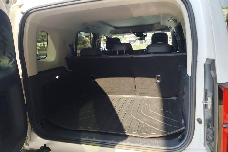 Used Formula Leopard Leopard 5 2023 Navigator Edition