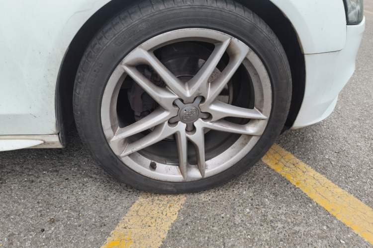 Used Audi A4L 2015 35 TFSI Automatic Standard Model Right Front Wheel Hub