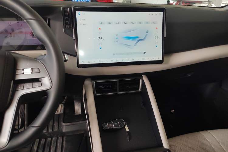 Used BYD Yuan UP 2025 Intelligent Driving Version 401 KM Dynamic Edition Audio And AC Panel