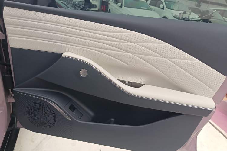 Used Geely Galaxy E8 2024 550 km Range Rear-Drive MAX
