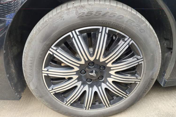 Used VOYAH Dream 2025 EV Four-Wheel Drive Excellence Kunpeng Edition