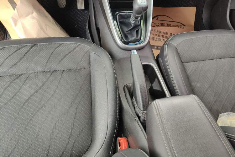 Used Baojun 510 2017 1.5L Manual Fashion Model Gear Lever