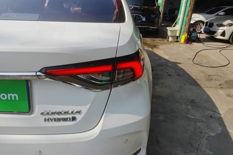 Used Toyota Corolla 2021 Dual-Motor 1.8L E-CVT Elite Edition