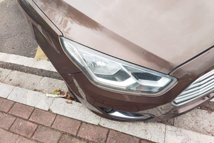 Used Ford Escort 2015 1.5L Automatic Fashion Model Right Front Headlight