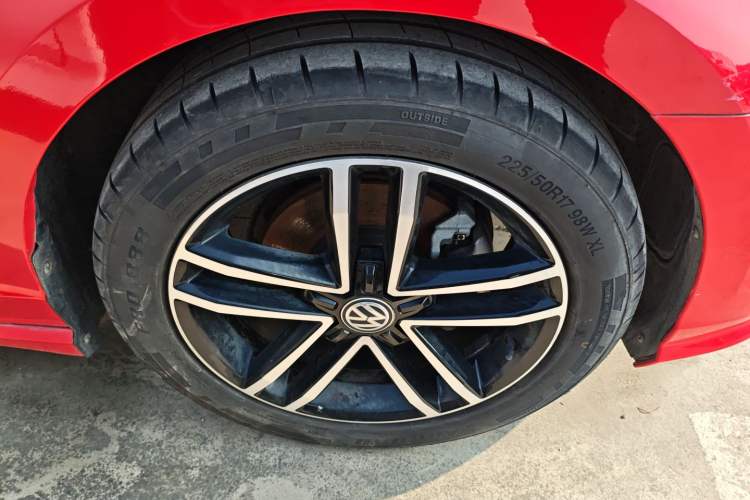 Used Volkswagen Lamando 2019 280TSI DSG Comfort Edition China VI standard Right Front Wheel Hub