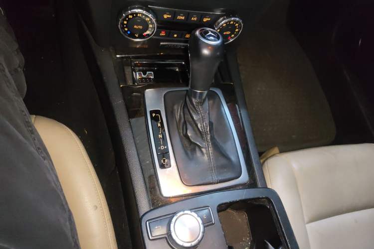 Used Mercedes-Benz C-Class 2011 C 200 CGI Fashion Model Gear Lever