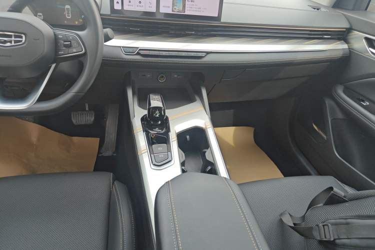 Used Geely Auto Emgrand L HiP 2024 Longteng Edition 1.5TD-DHT Pro 100KM Superior Model Gear Lever