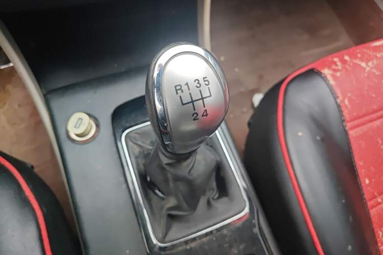Used Bestune B50 2013 1.6L manual luxury version
