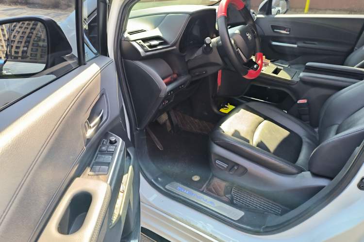 Used Toyota SIENNA 2021 2.5L Hybrid Ultimate Edition Interior 3