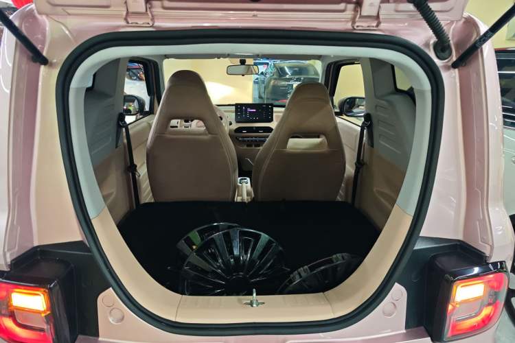 Used Geely Galaxy Panda 2023 Panda Mini 200km Endurance Bear Trunk