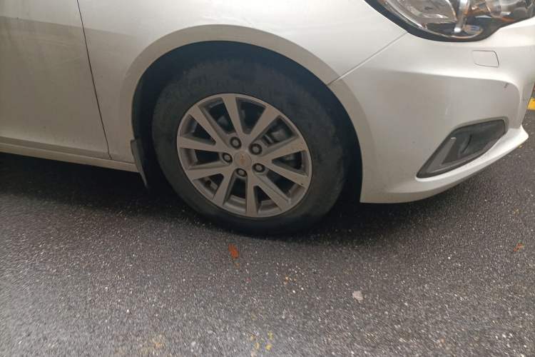 Used Chevrolet Malibu 2018 530T Automatic Luxury Edition Right Front Wheel Hub