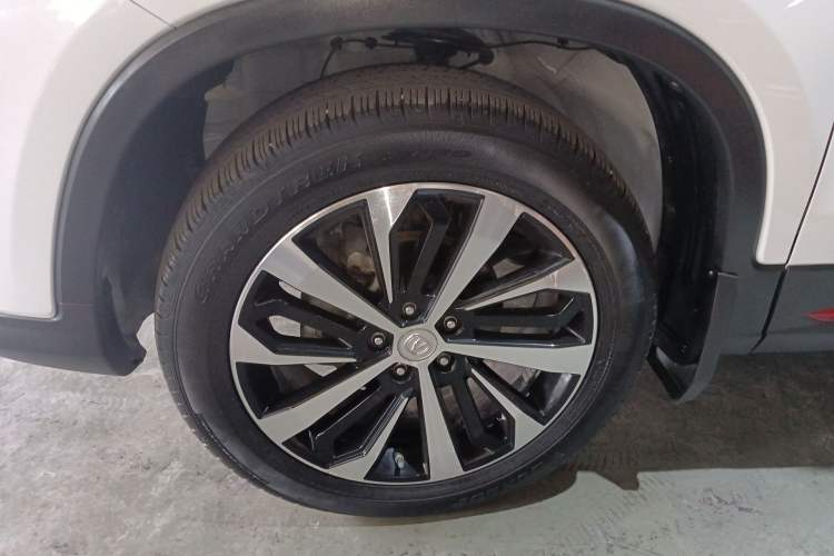 Used CHANGAN CS75 2021 Honor Million Edition 280T DCT Navigation Model Left Front Wheel Hub
