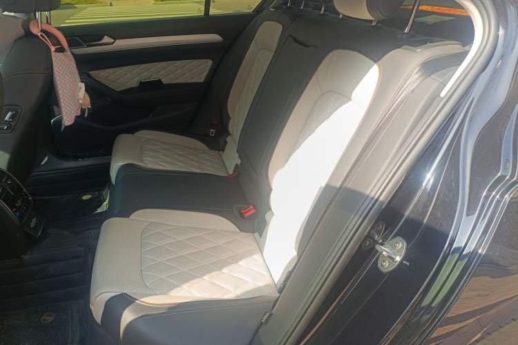 Used Volkswagen Magotan 2023 2 Million Units Limited Edition 330TSI DSG Leading Version Left Rear Seat