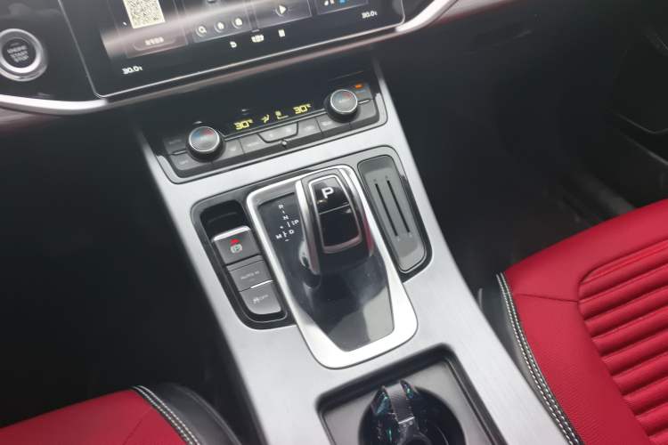 Used Geely Auto Emgrand X7 Sport 2021 Million Edition 1.8TD DCT Two-Wheel Drive Comfort Model
