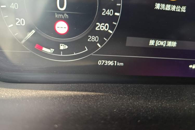 Used Land Rover Range Evoque 2020 249 PS R-DYNAMIC S Sport Edition Odometer Close Up