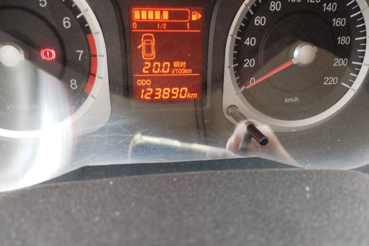 Used Venucia R50 2013 1.6L Manual Luxury Edition
