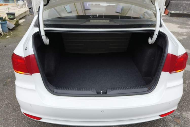 Used Volkswagen Santana 2018 1.5L Automatic Comfort Edition Trunk