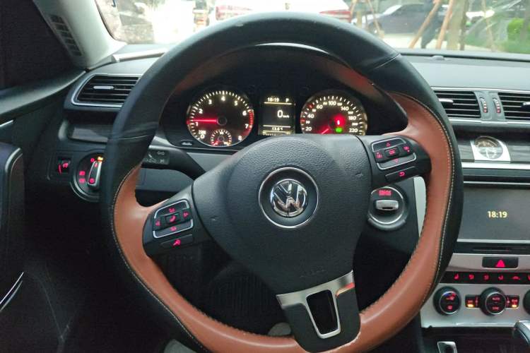 Used Volkswagen Magotan 2013 2.0 TSI Prestige Model Steering Wheel