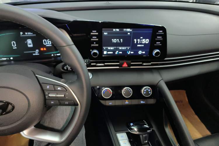 Used Hyundai Elantra 2023 1.5L CVT GLX Elite Edition Audio And AC Panel