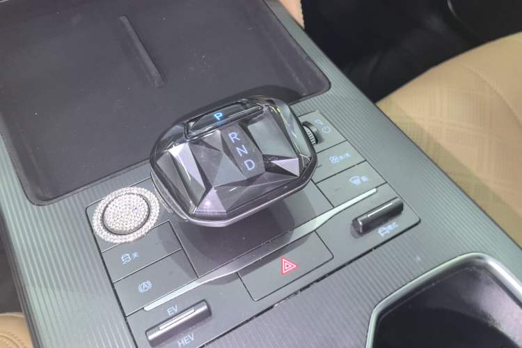 Used BYD Song L DM-i 2024 112 km Leading Edition Gear Lever