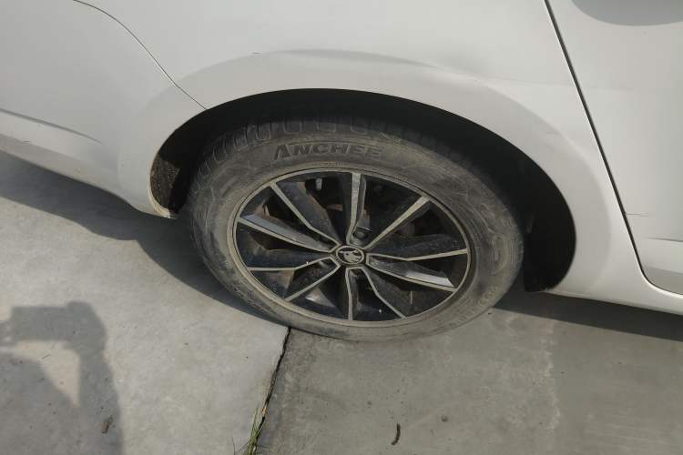 Used Skoda Octavia 2017 1.6L Manual Smart Drive Edition Exterior 5