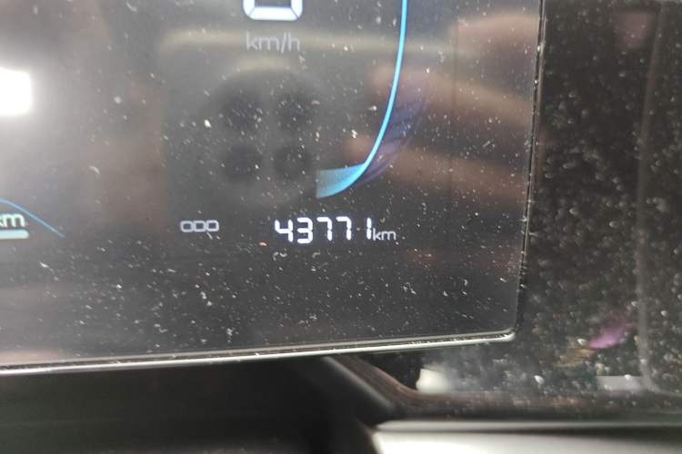 Used BYD Qin PLUS 2023 Champion Edition DM-i 120KM Leading Model Odometer Close Up